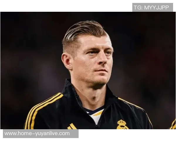 克罗斯:从中场指挥官到足球传奇的辉煌历程与成就解析